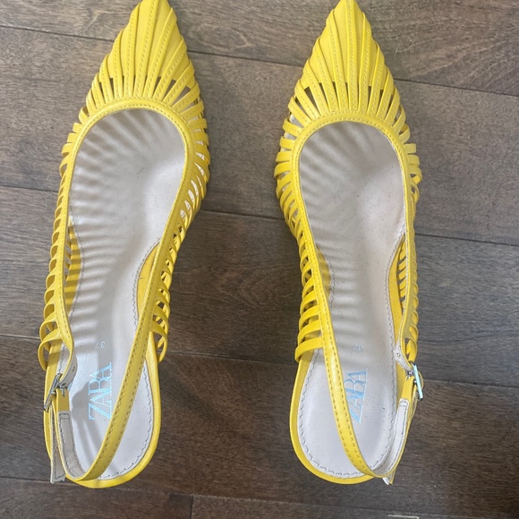 Zara yellow slingback stilettos - Picture 1 of 3